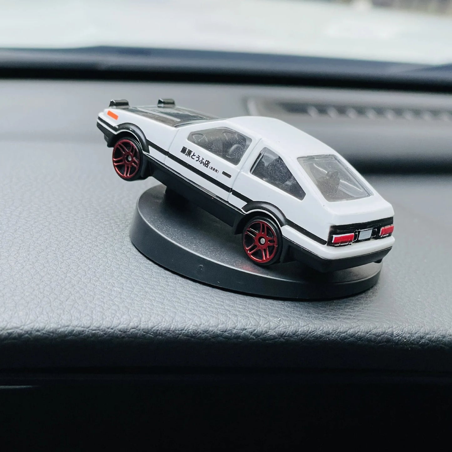 Car ornaments interior decoration drift tail swing rotating ornaments toy model center console car interior decoration